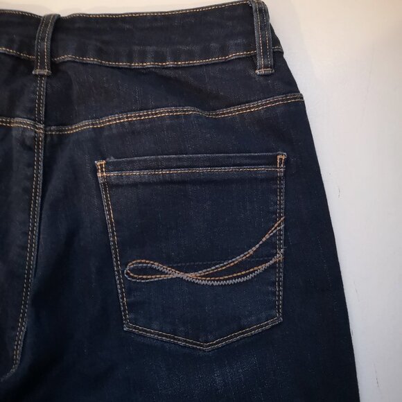 Santana Straight Fit Ladies Medium Wash Jean Capris - Picture 6 of 10